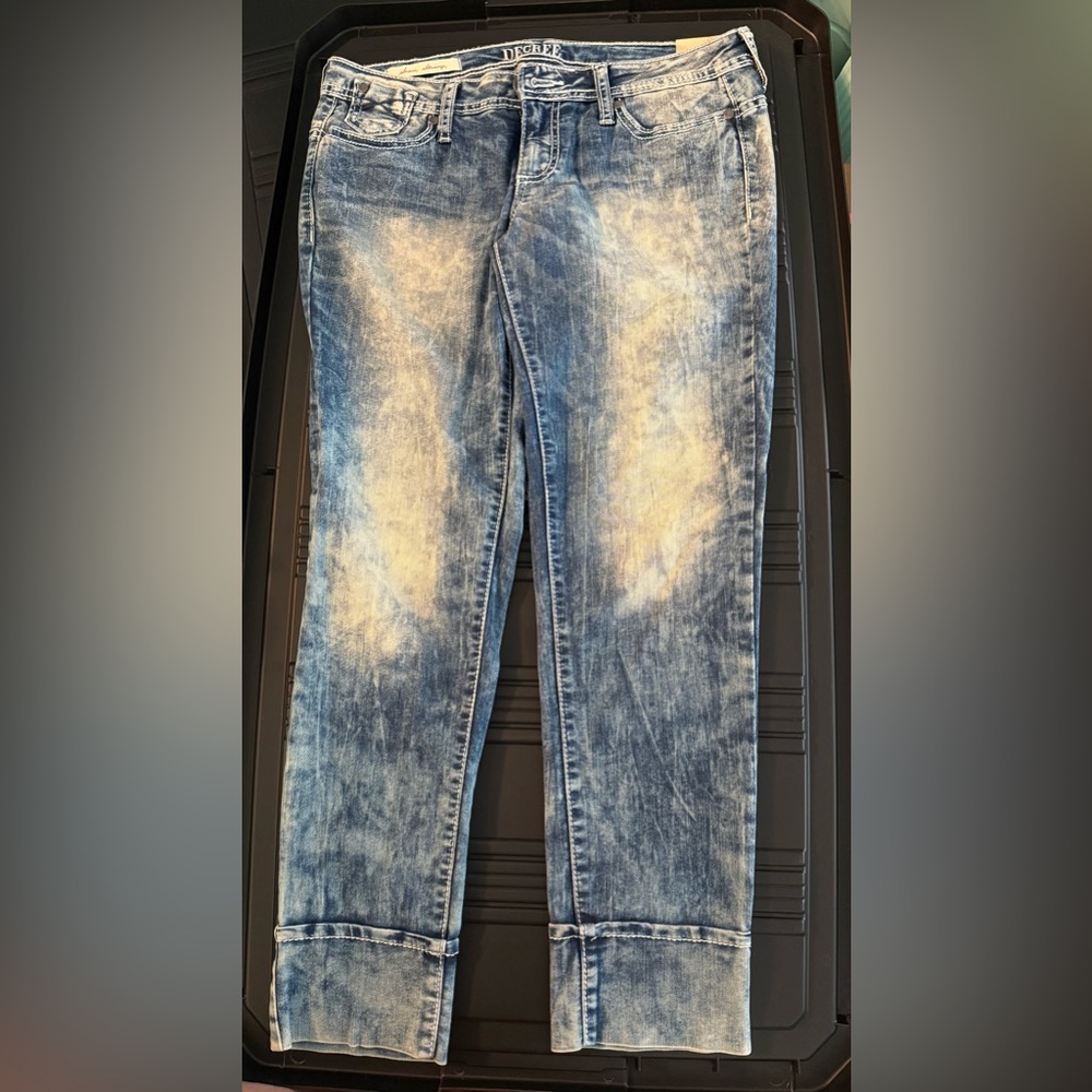 Women's Junior Decree Distressed Blue Jeans Size 9
#0020
